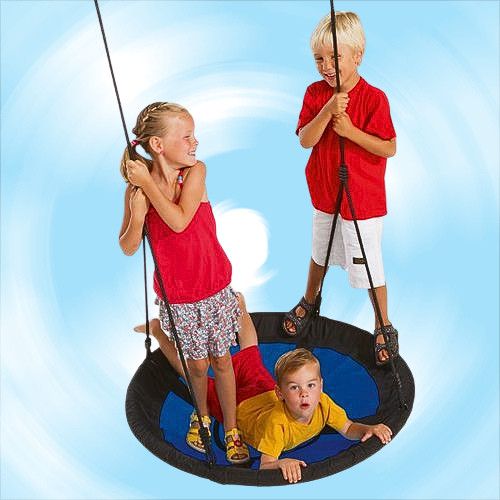 Multi-person nest swing in a box